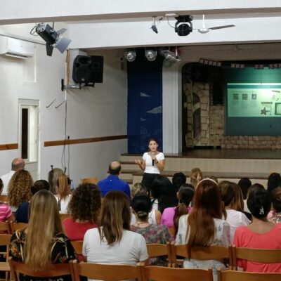 SMCJ 20.An informative literacy meeting for parents of Grade 4 (2)