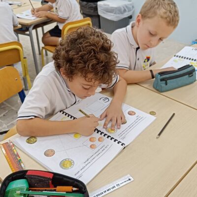 SB Nov 04. Coin rubbing in Grade 2 (1)
