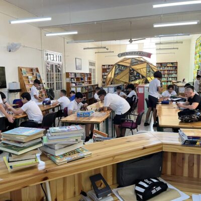 SMCS 01.The senior school library (2)
